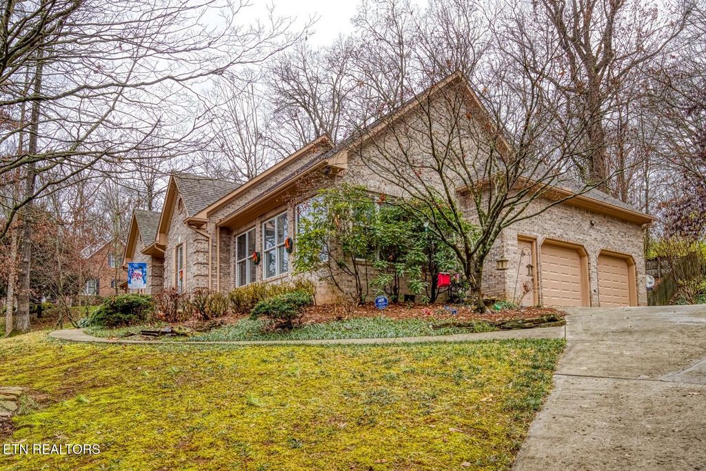 Photo of 5227 Beverly Oaks Drive, Knoxville, TN 37918 (MLS # 1330308)