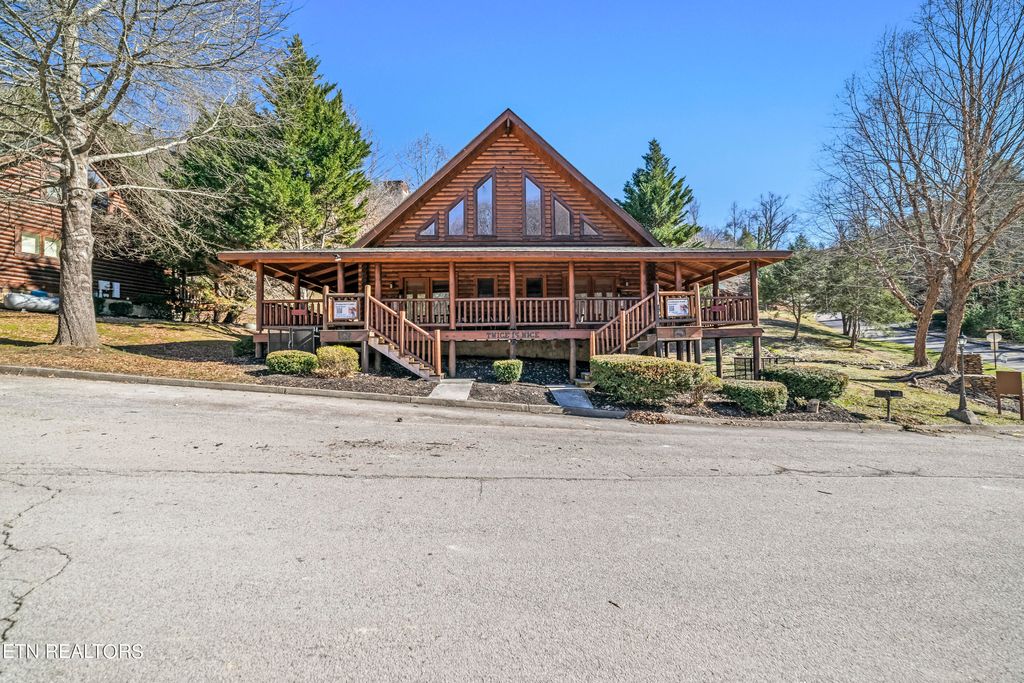 Photo of 3124 Smoky Ridge Way, Sevierville, TN 37862 (MLS # 1273413)