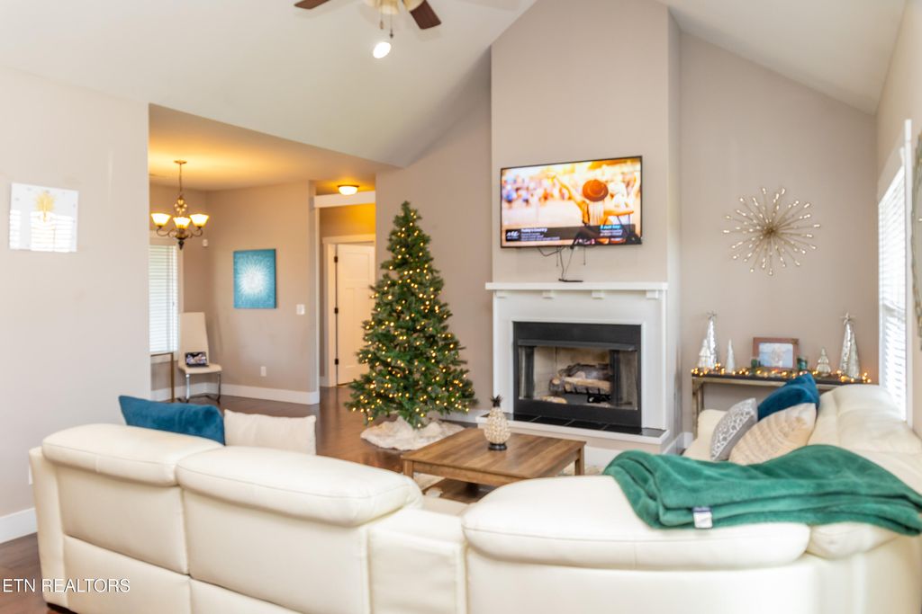 Photo of 2774 Vista Meadows Lane, Sevierville, TN 37876 (MLS # 1337593)