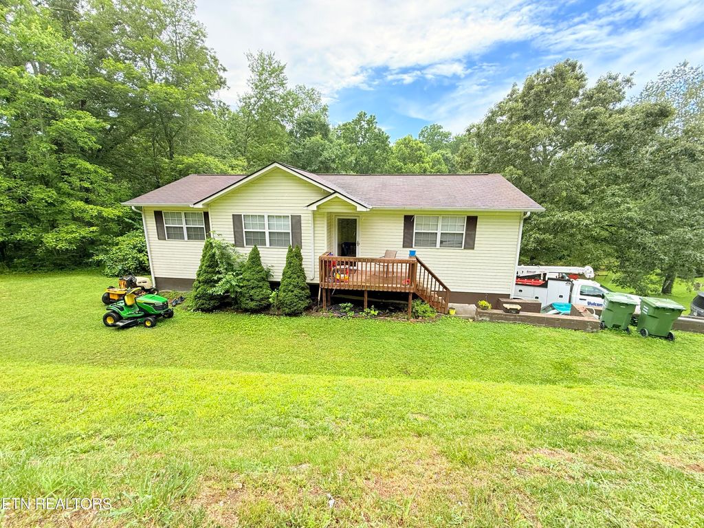 Photo of 641 Harmon Rd, New Tazewell, TN 37825 (MLS # 1305064)