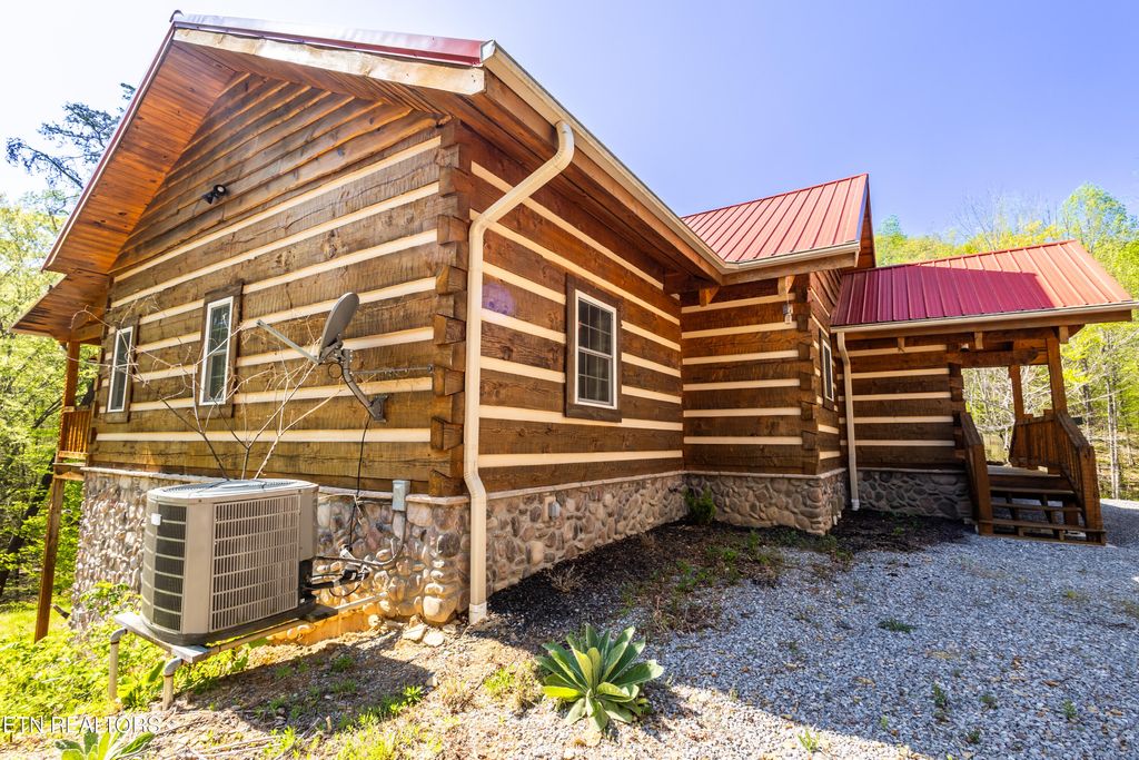 Photo of 152 Laurel Wood Rd, New Tazewell, TN 37825 (MLS # 1298105)