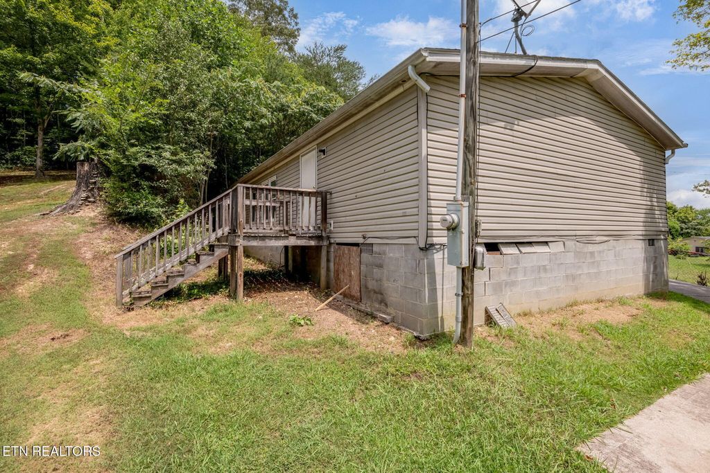 Photo of 445 W Broad St, Clinton, TN 37716 (MLS # 1310629)