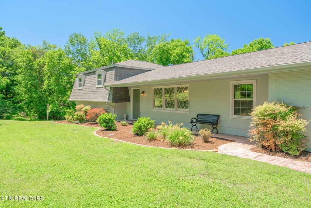 Photo of 805 Butler Drive, Loudon, TN 37774 (MLS # 1303522)