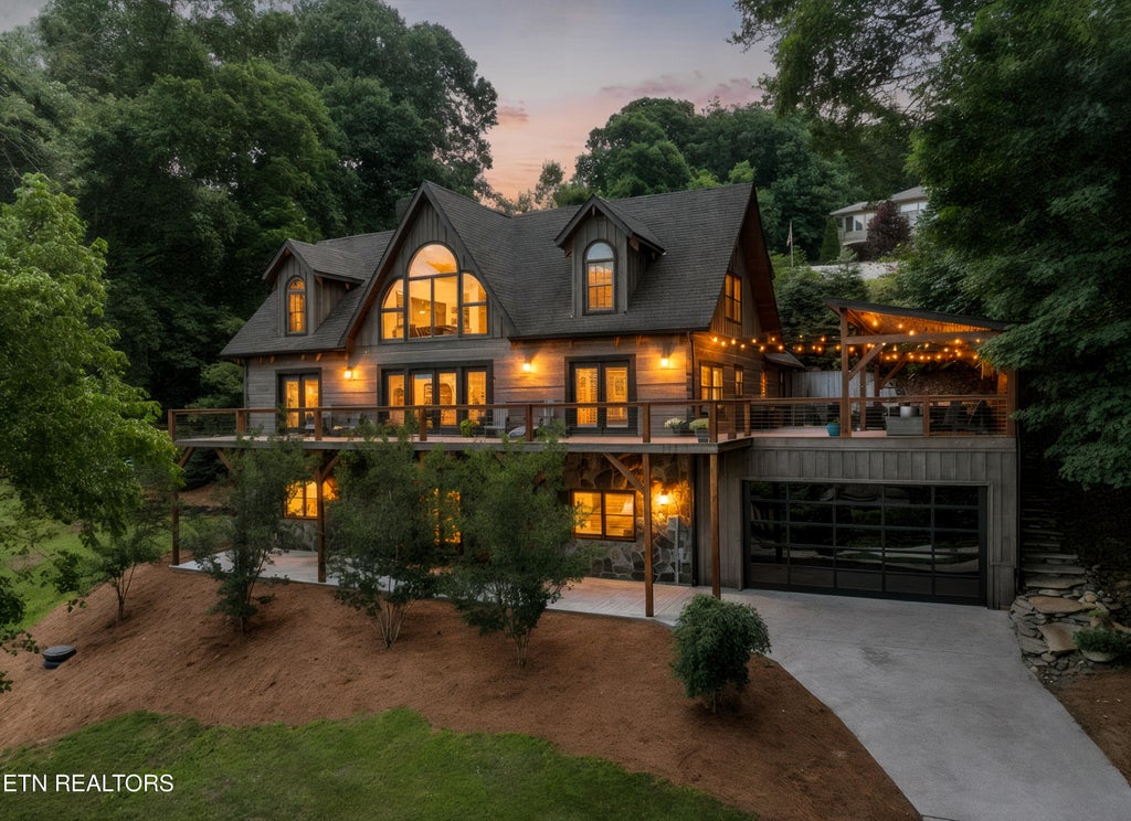 Photo of 198 E Cove Drive, Greenback, TN 37742 (MLS # 1343876)