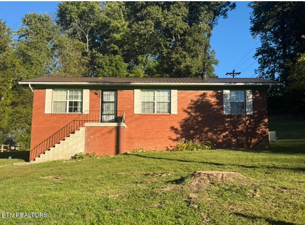 Photo of 305 Reagan St, Harrogate, TN 37752 (MLS # 1358606)