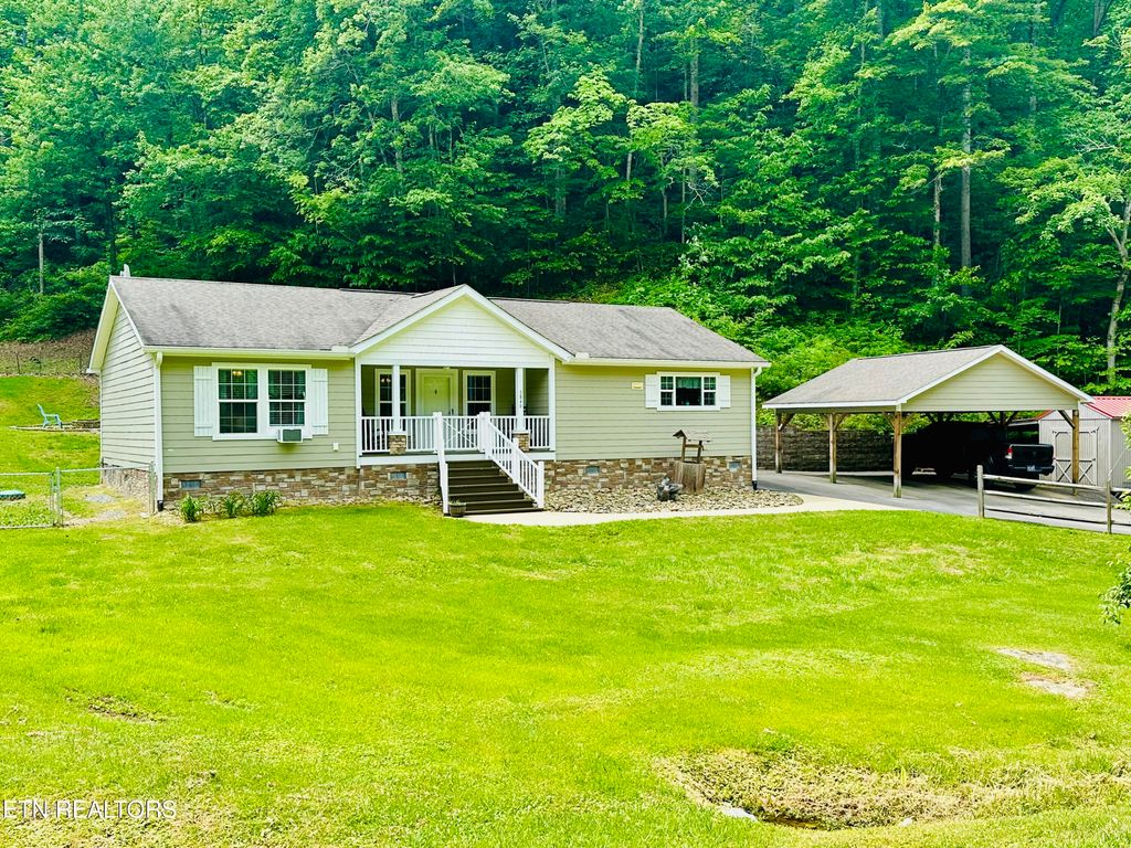 Photo of 3846 Knight Hollow Rd, Sevierville, TN 37876 (MLS # 1340545)