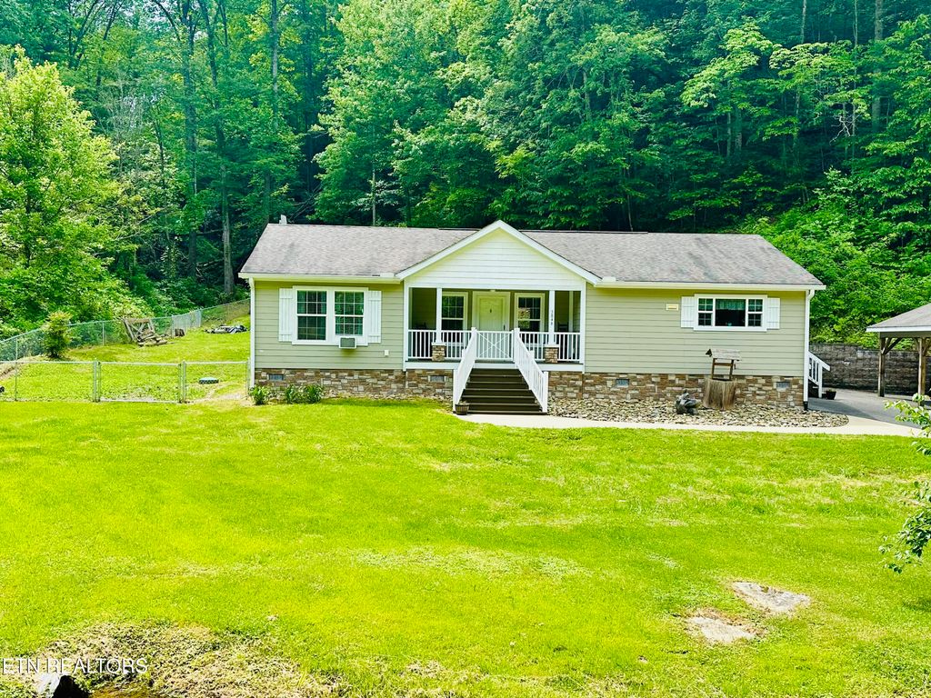 Photo of 3846 Knight Hollow Rd, Sevierville, TN 37876 (MLS # 1340545)