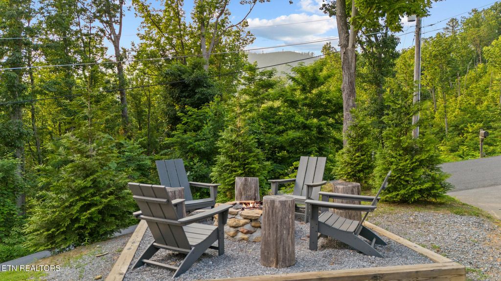 Photo of 834 Pine Top Lane, Gatlinburg, TN 37738 (MLS # 1325676)