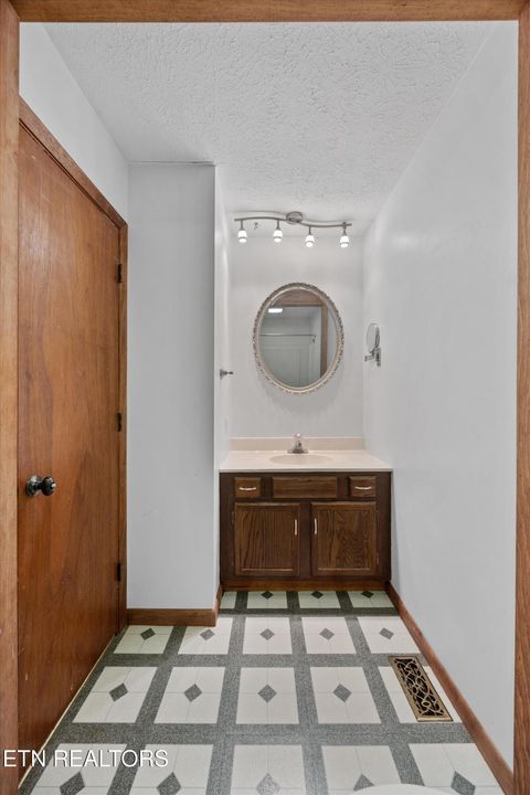 Tiny photo for 4001 Valley View Drive #4, Knoxville, TN 37917 (MLS # 1317381)