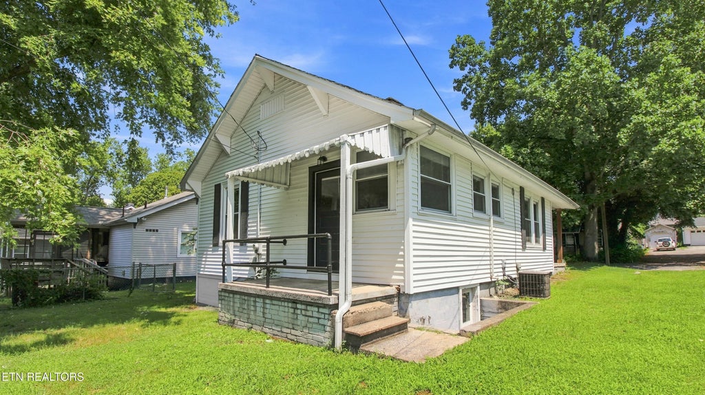Photo of 1419 Perkins St, Alcoa, TN 37701 (MLS # 1351902)