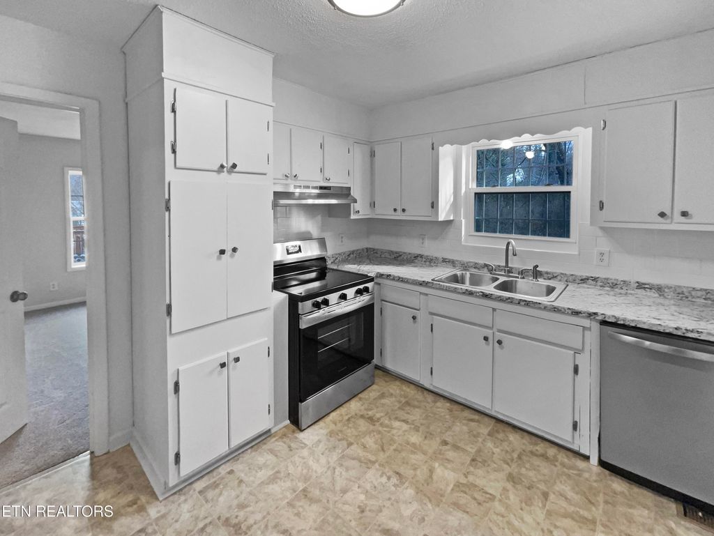 Photo of 4028 Catalpa Ave, Knoxville, TN 37914 (MLS # 1326154)