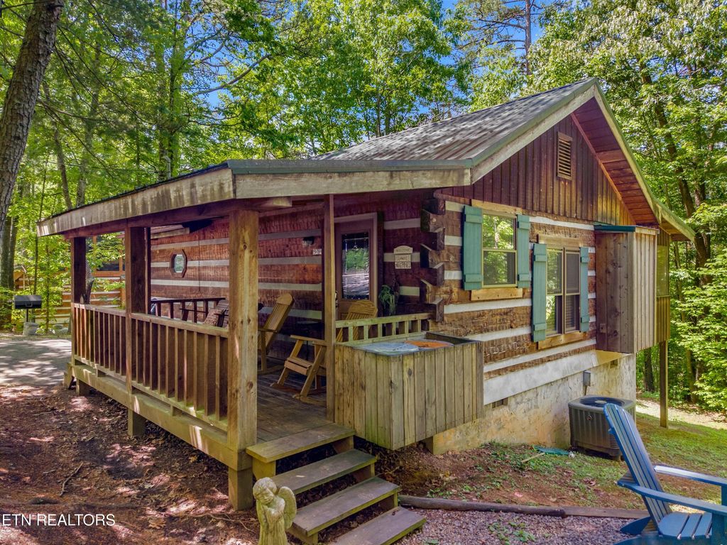 Photo of 1737 Blue Ridge Rd, Sevierville, TN 37876 (MLS # 1340388)