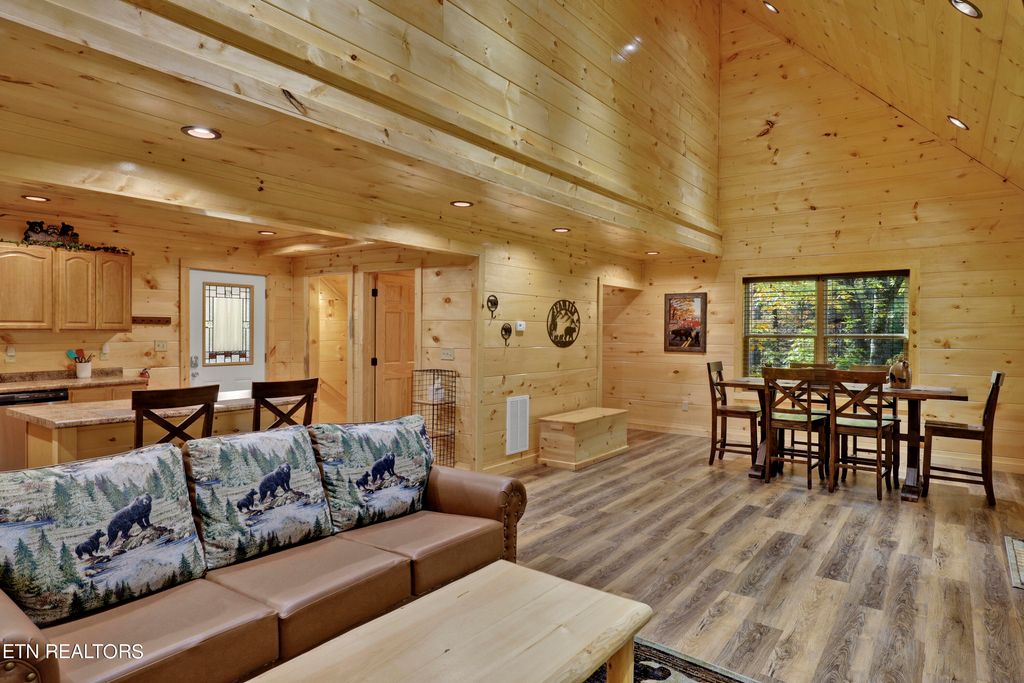 Photo of 640 Country Oaks Drive, Pigeon Forge, TN 37863 (MLS # 1274464)