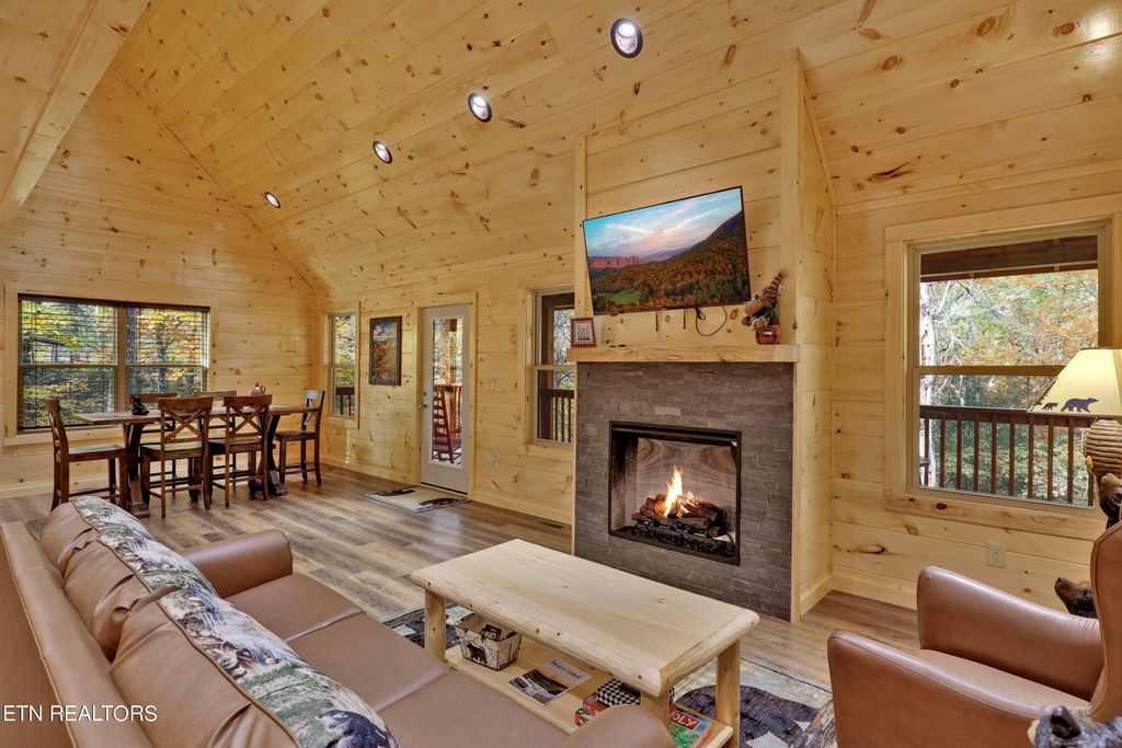 Photo of 640 Country Oaks Drive, Pigeon Forge, TN 37863 (MLS # 1274464)