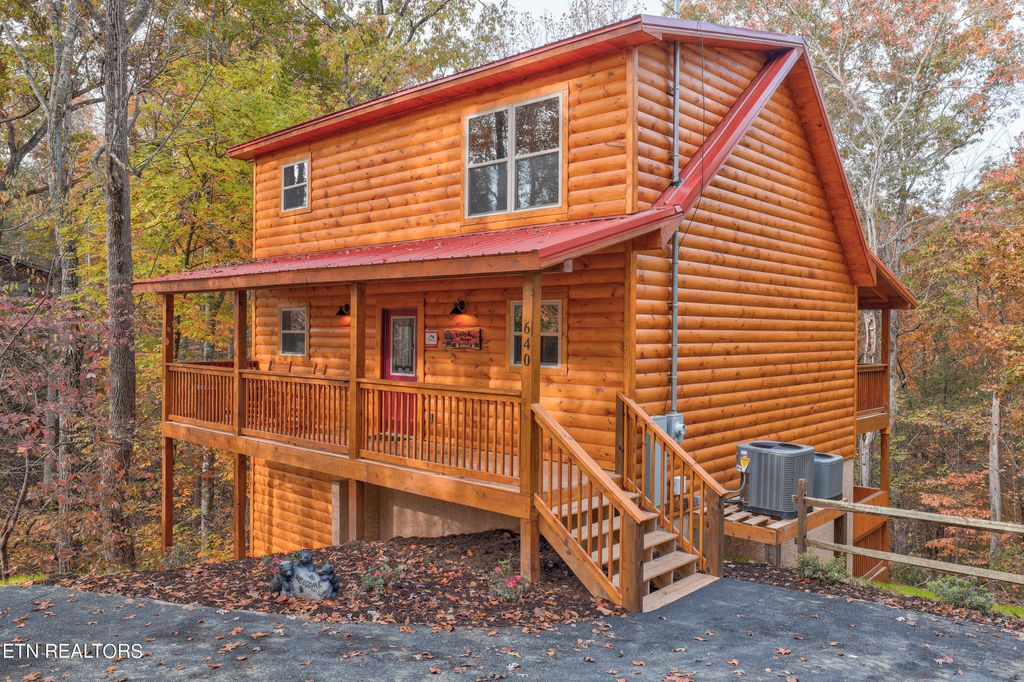 Photo of 640 Country Oaks Drive, Pigeon Forge, TN 37863 (MLS # 1274464)