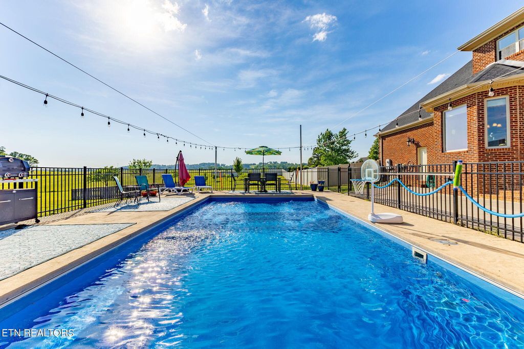Photo of 104 Charleston Place, Madisonville, TN 37354 (MLS # 1338731)