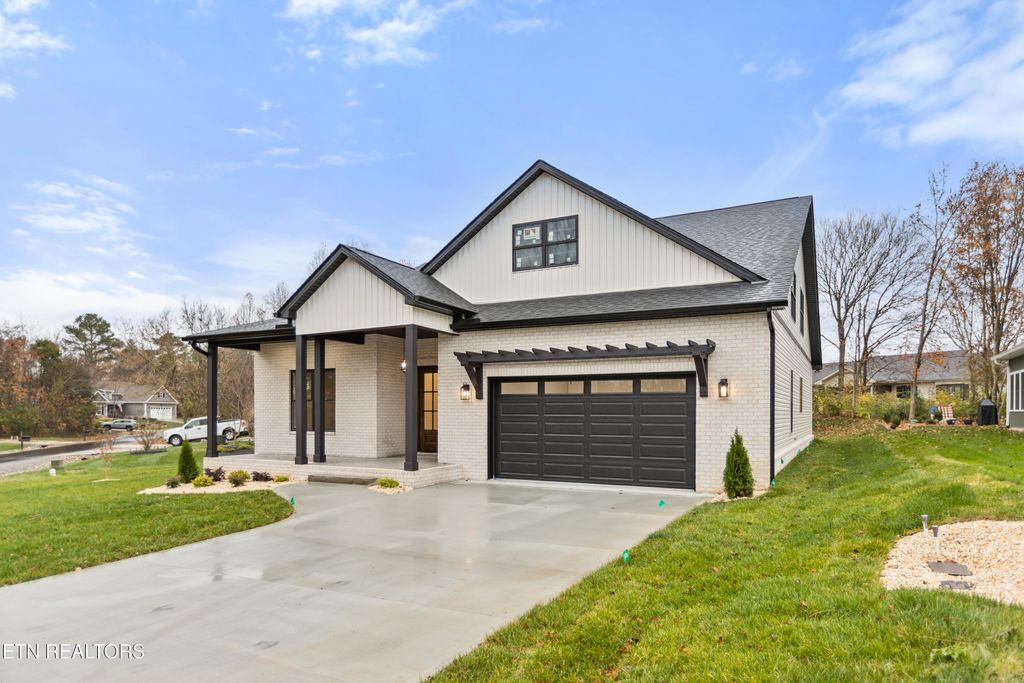 Photo of 171 Tsuhdatsi Way, Loudon, TN 37774 (MLS # 1320278)