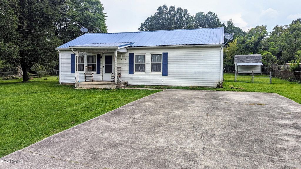 Photo of 713 Sycamore Lane, Oliver Springs, TN 37840 (MLS # 1234893)