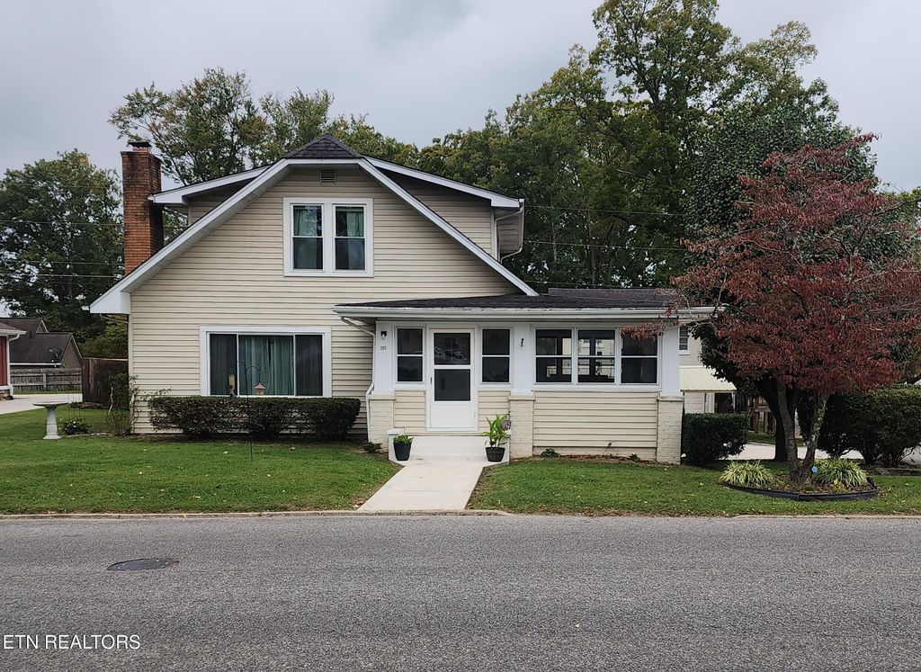Photo of 205 N N Main St, Oneida, TN 37841 (MLS # 1296404)
