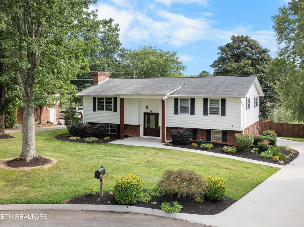 Photo of 727 Morton Circle, Maryville, TN 37804 (MLS # 1351792)