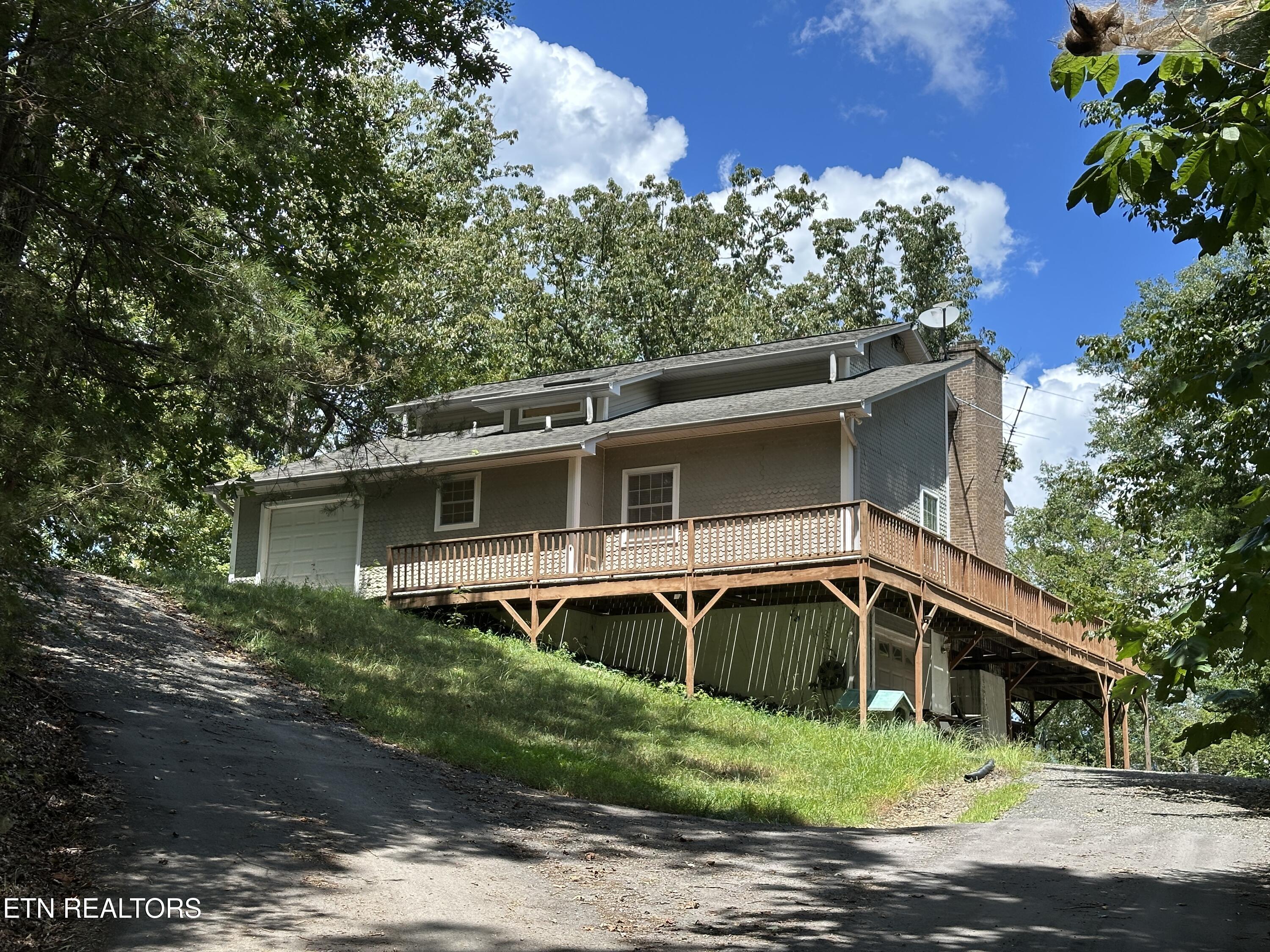 328 N Dark Hollow Rd
