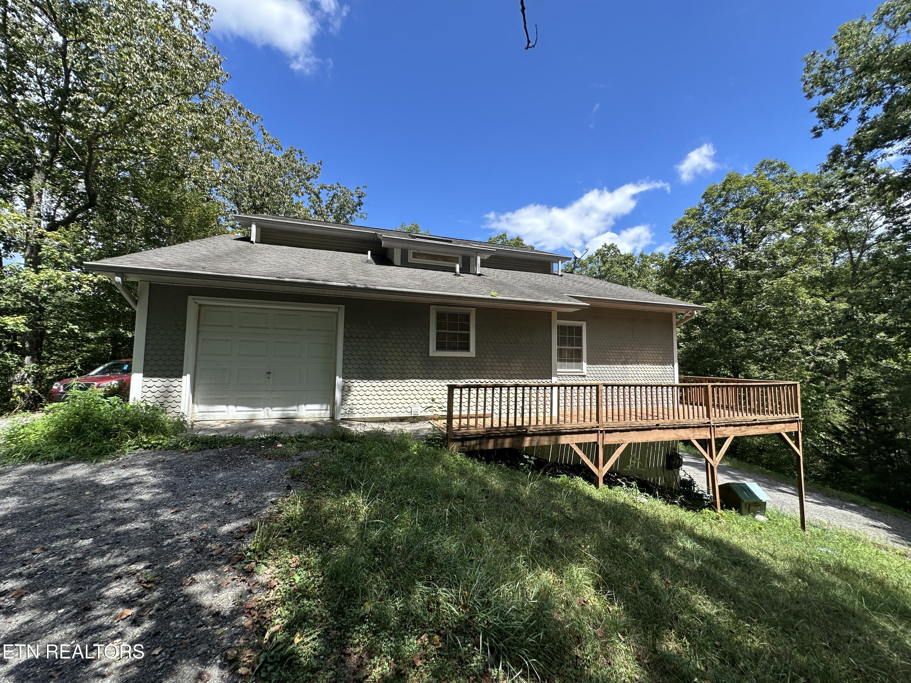 328 N Dark Hollow Rd