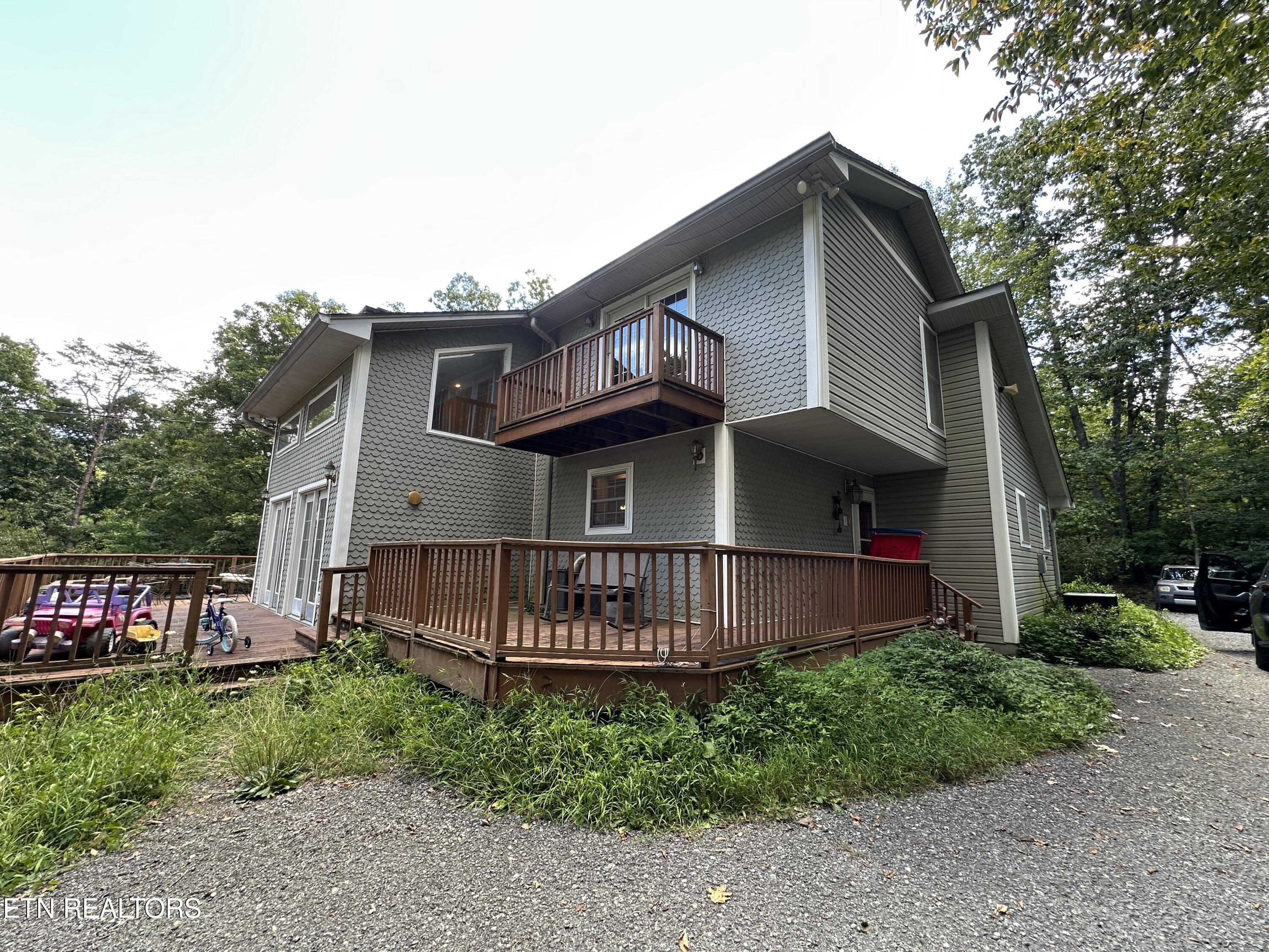 328 N Dark Hollow Rd
