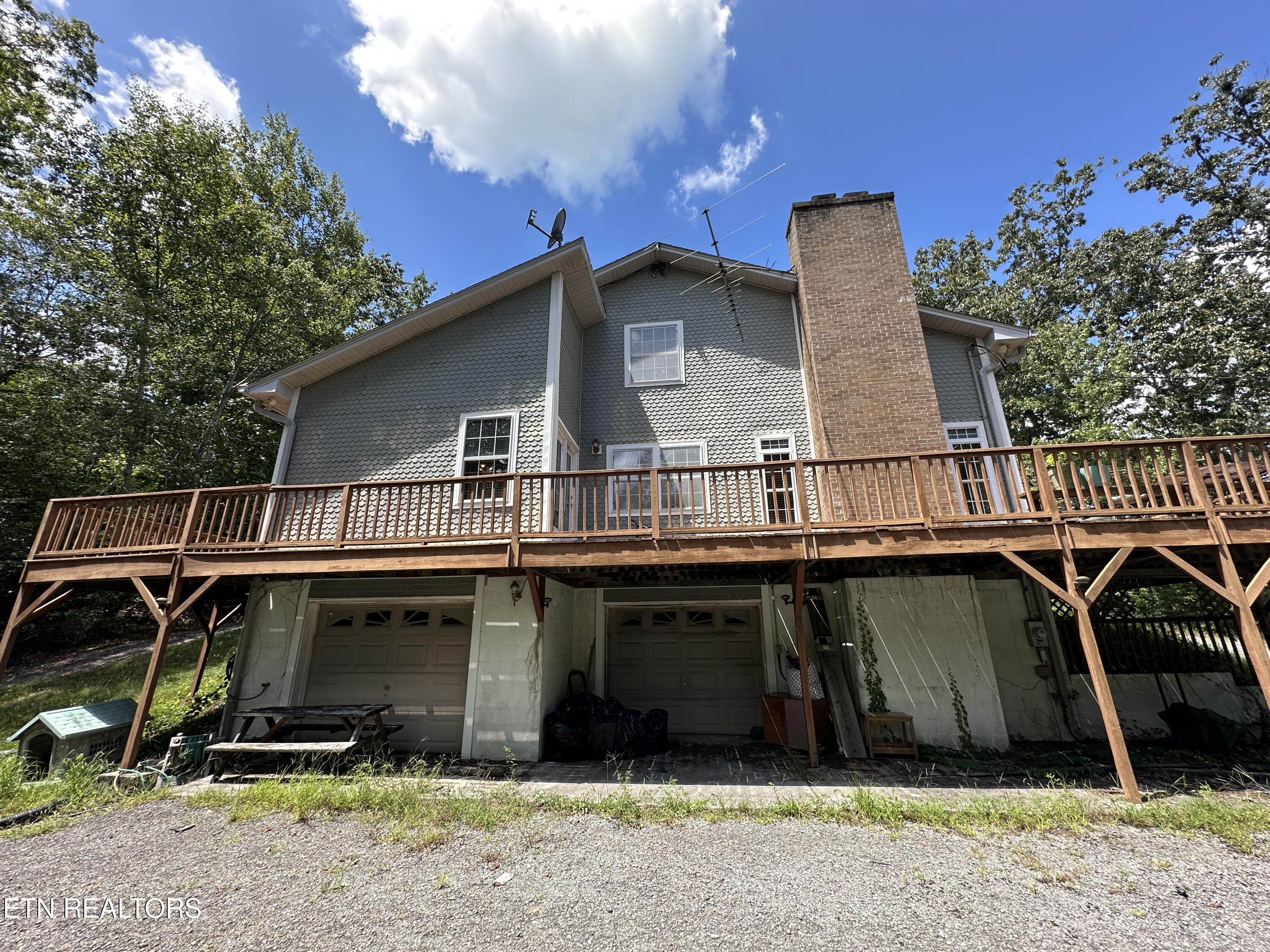 328 N Dark Hollow Rd