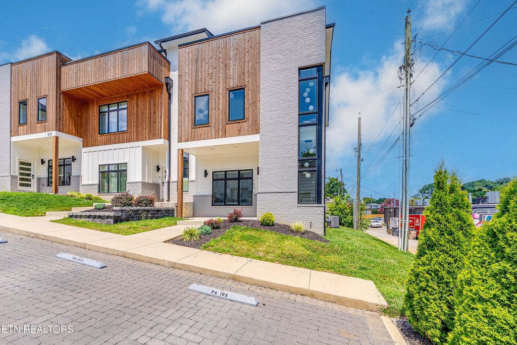 Photo of 904 Phillips Ave, Knoxville, TN 37920 (MLS # 1347854)