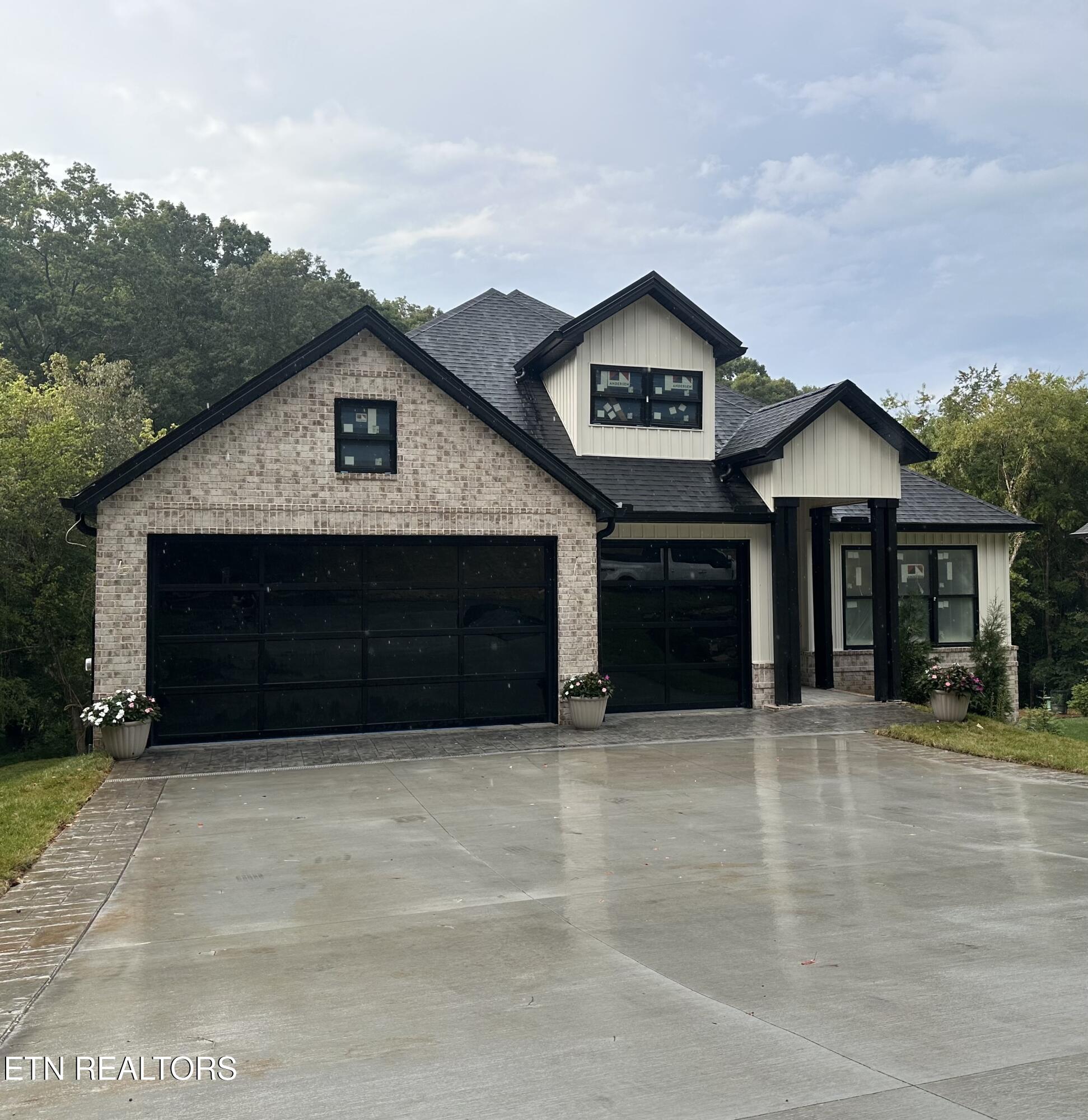 279 Ootsima Way