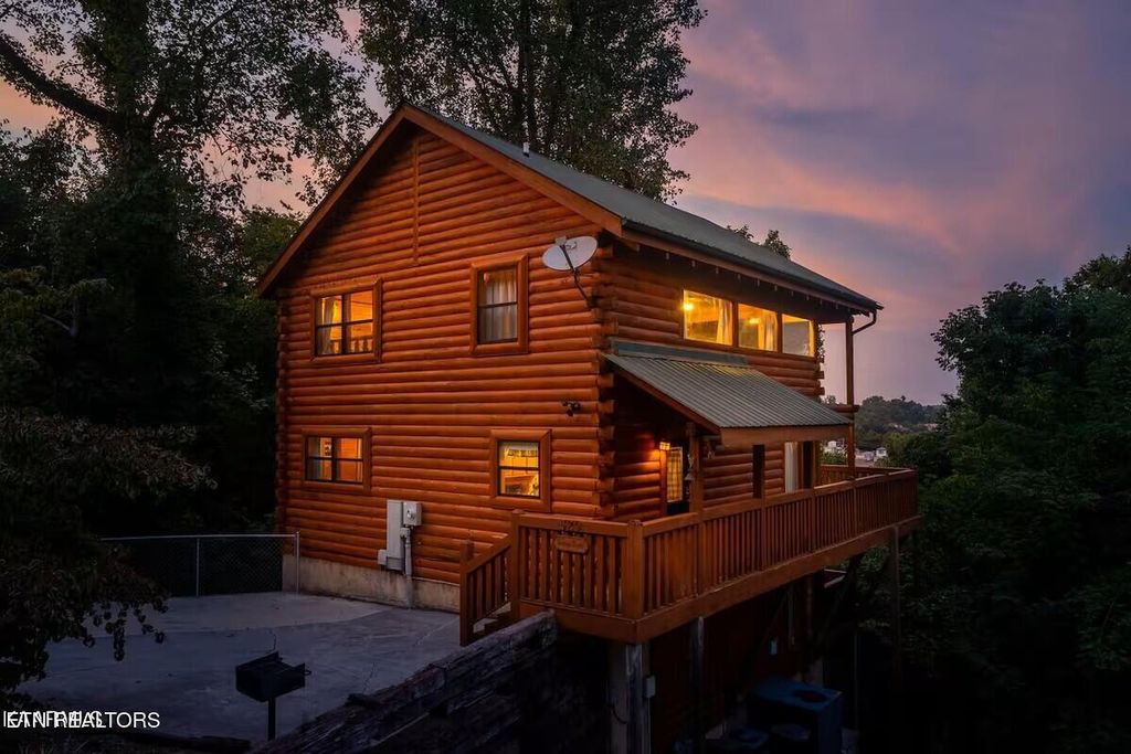 Photo of 529 Hideaway Ridge Circle, Sevierville, TN 37862 (MLS # 1316148)