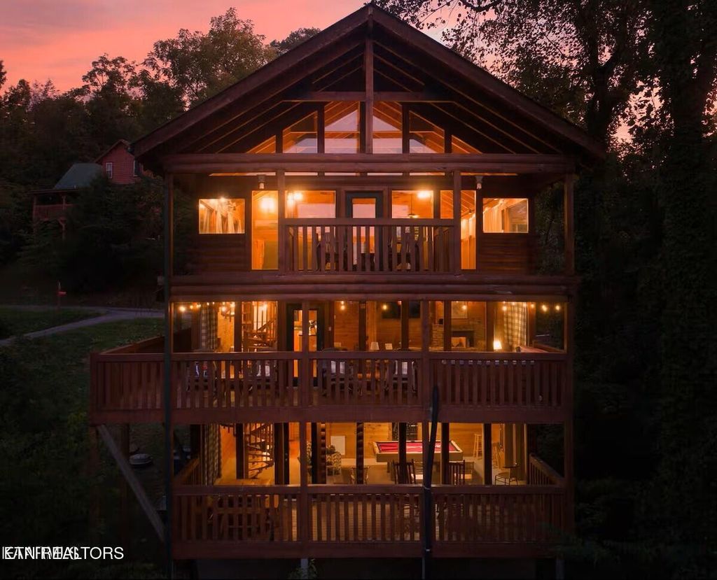 Photo of 529 Hideaway Ridge Circle, Sevierville, TN 37862 (MLS # 1316148)