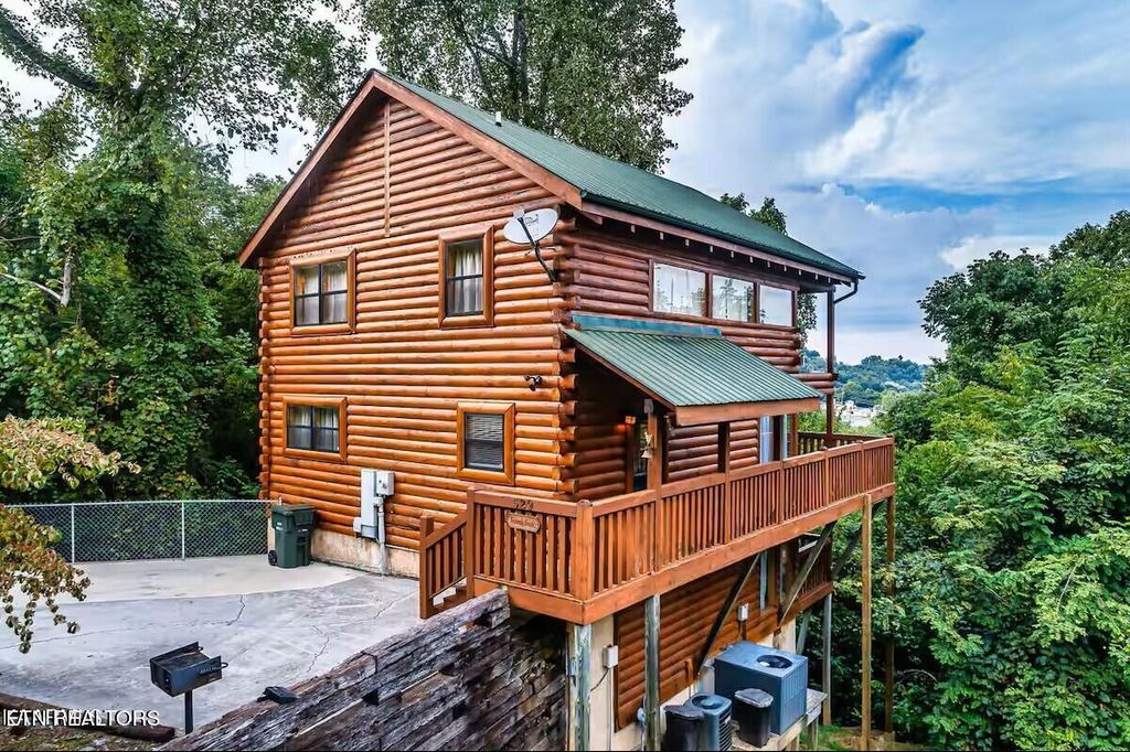 Photo of 529 Hideaway Ridge Circle, Sevierville, TN 37862 (MLS # 1316148)