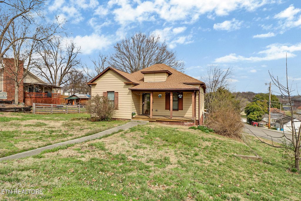 Photo of 801 N C St, Lenoir City, TN 37771 (MLS # 1331590)