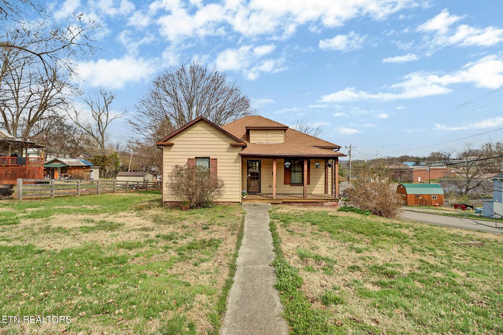 Photo of 801 N C St, Lenoir City, TN 37771 (MLS # 1331590)