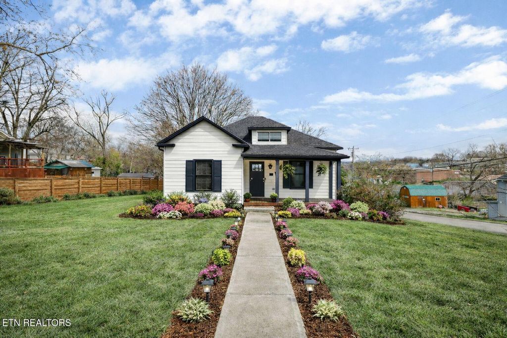 Photo of 801 N C St, Lenoir City, TN 37771 (MLS # 1331590)