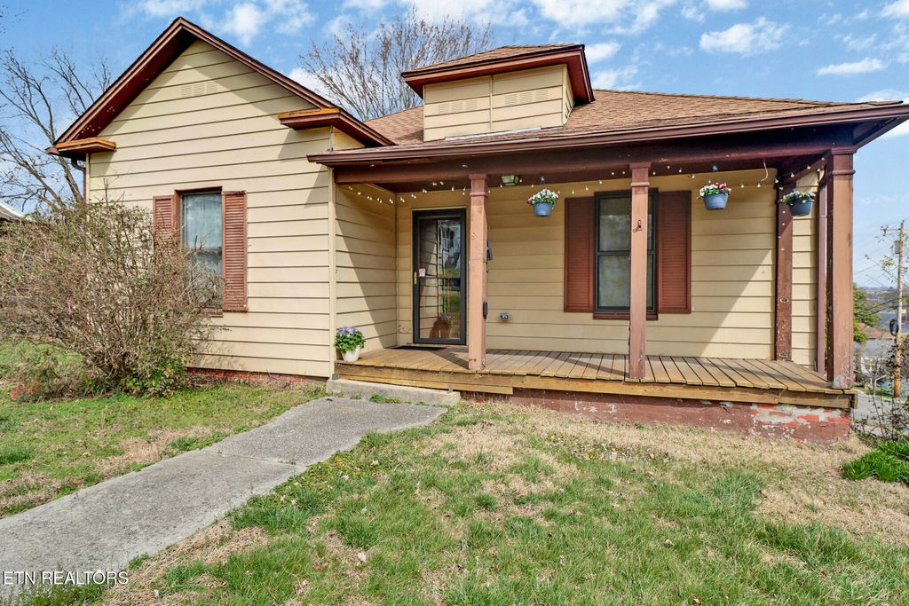 Photo of 801 N C St, Lenoir City, TN 37771 (MLS # 1331590)