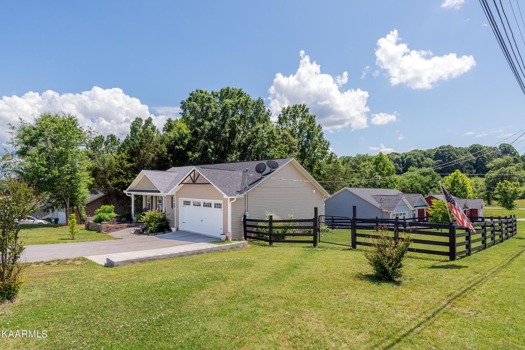 Photo of 1112 Rosella Drive, White Pine, TN 37890 (MLS # 1228970)