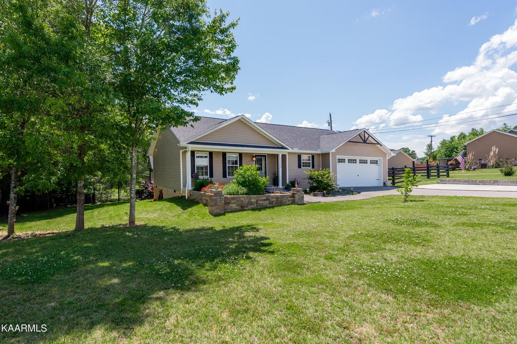 Photo of 1112 Rosella Drive, White Pine, TN 37890 (MLS # 1228970)