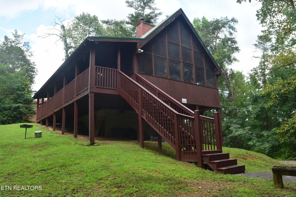 Photo of 1502 Ridgecrest Drive, Sevierville, TN 37876 (MLS # 1312205)