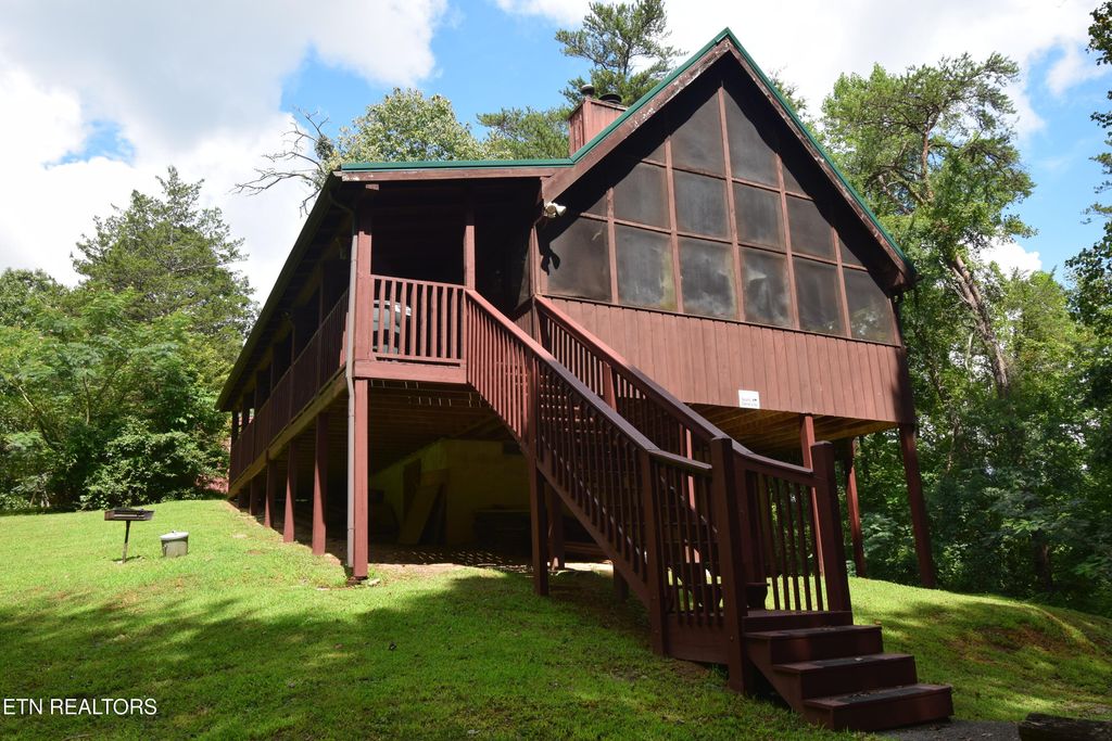 Photo of 1502 Ridgecrest Drive, Sevierville, TN 37876 (MLS # 1312205)