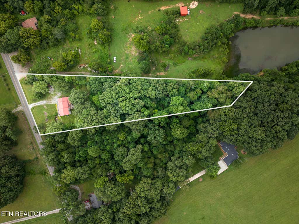 Photo of 442 Bowman Loop, Crossville, TN 38571 (MLS # 1349695)