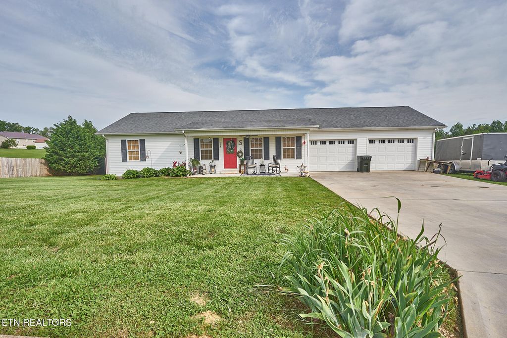 Photo of 119 Five Oaks Drive, Madisonville, TN 37354 (MLS # 1301419)