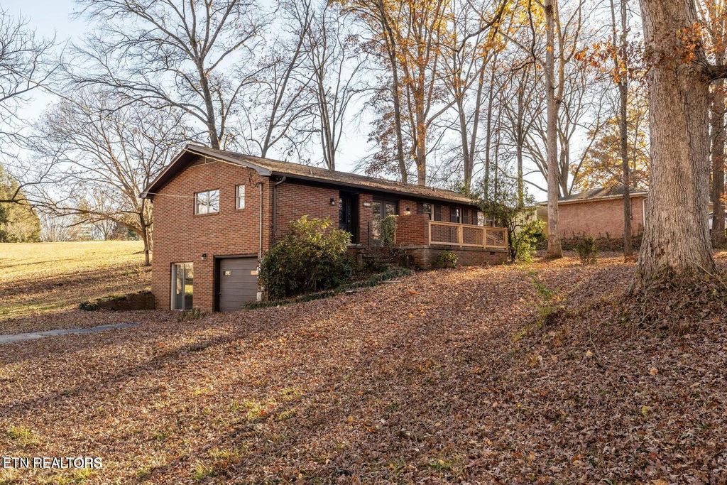 Photo of 1534 Mcilvaine Drive, Maryville, TN 37803 (MLS # 1321279)