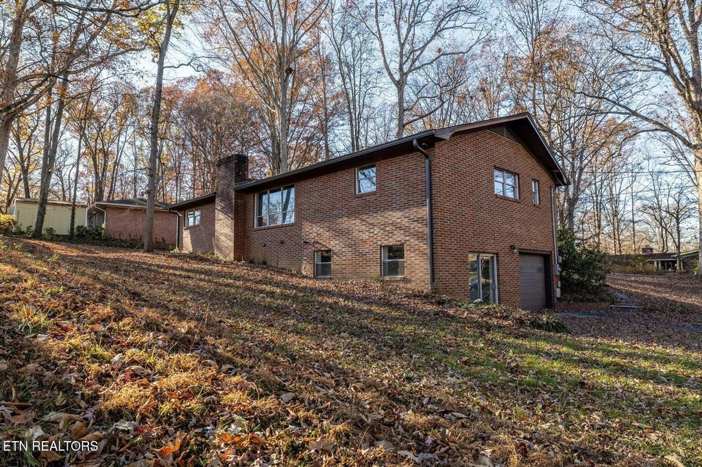 Photo of 1534 Mcilvaine Drive, Maryville, TN 37803 (MLS # 1321279)