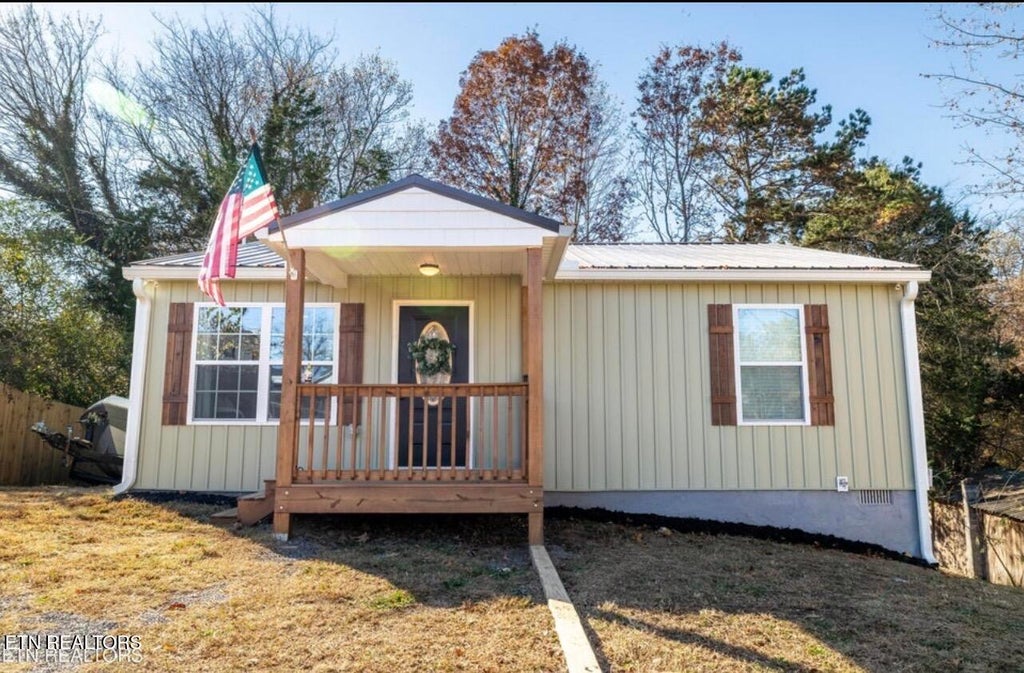Photo of 410 Blair St, Loudon, TN 37774 (MLS # 1356090)