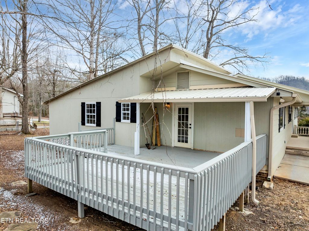 Photo of 2214 Colony Drive, Maryville, TN 37803 (MLS # 1328015)