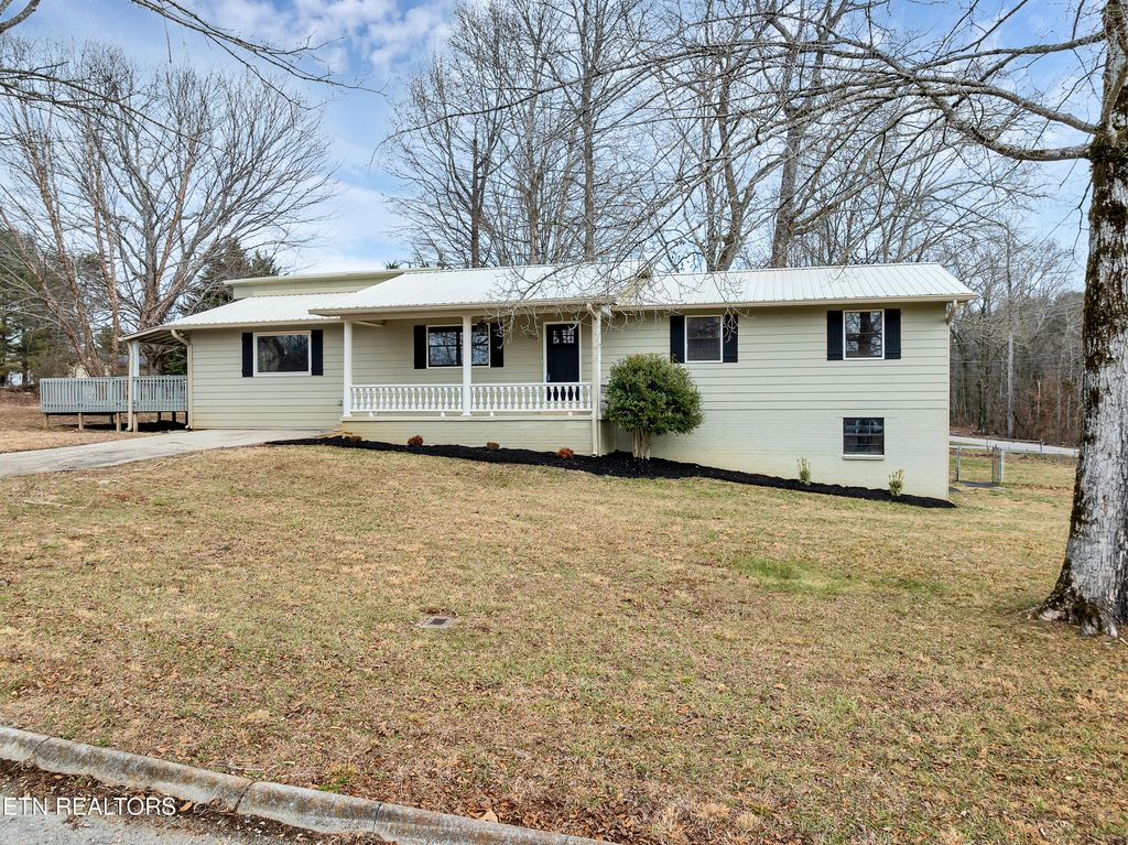 Photo of 2214 Colony Drive, Maryville, TN 37803 (MLS # 1328015)