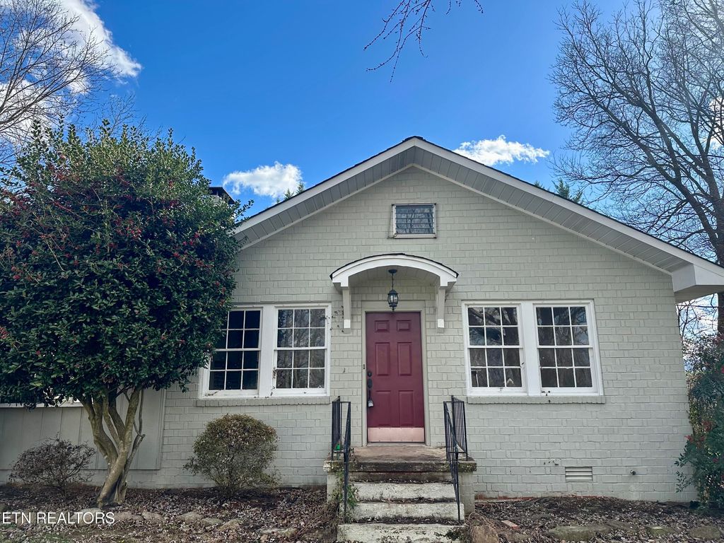 Photo of 1212 Woodlawn Ave, Maryville, TN 37804 (MLS # 1328403)