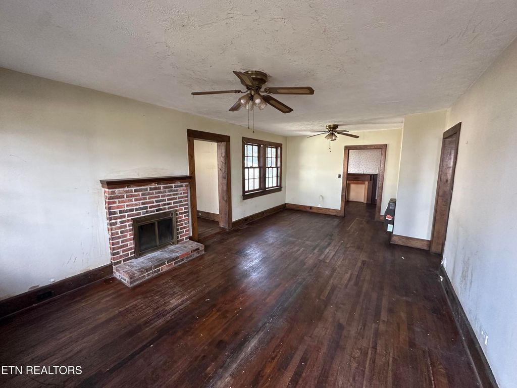 Photo of 1212 Woodlawn Ave, Maryville, TN 37804 (MLS # 1328403)